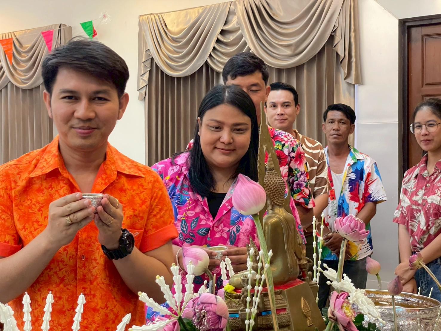 52. วันที่ 26 เมษายน 2568 สาขาการบริหารการศึกษา ได้จัดกิจกรรมรดน้ำดำหัวคณาจารย์ระดับบัณฑิตศึกษา ประจำสาขาการบริหารการศึกษา ณ ห้องประชุมครุร่มสัก 1 ชั้น 3 อาคารคณะครุศาสตร์